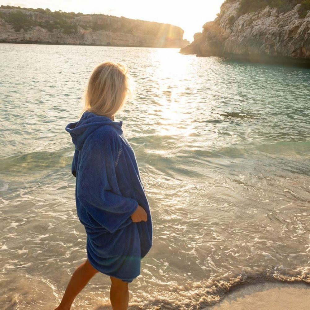 Lifeventure Changing Towel Robe (Blue) - Image 4