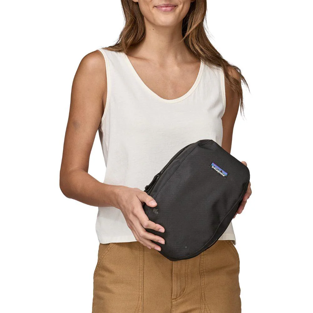 Patagonia Black Hole Cube 6L (Black) - Image 6