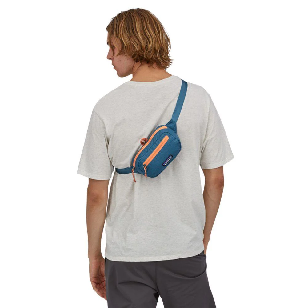 Patagonia Ultralight Black Hole Mini Hip Pack 1L (Wavy Blue) - Image 2