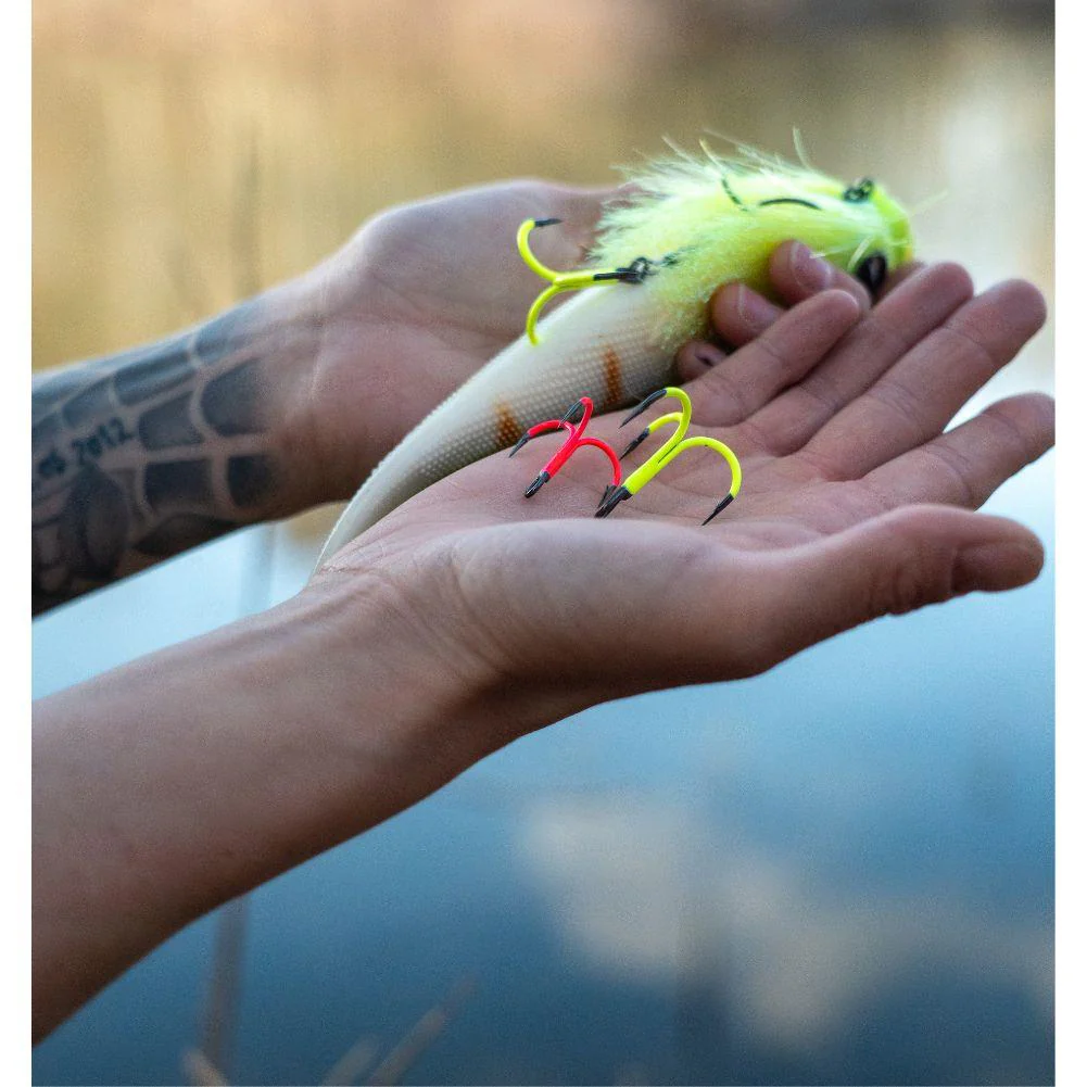 VMC 4551 UV Assorted Round Strong 3/0 Treble Hook x4 - Image 3