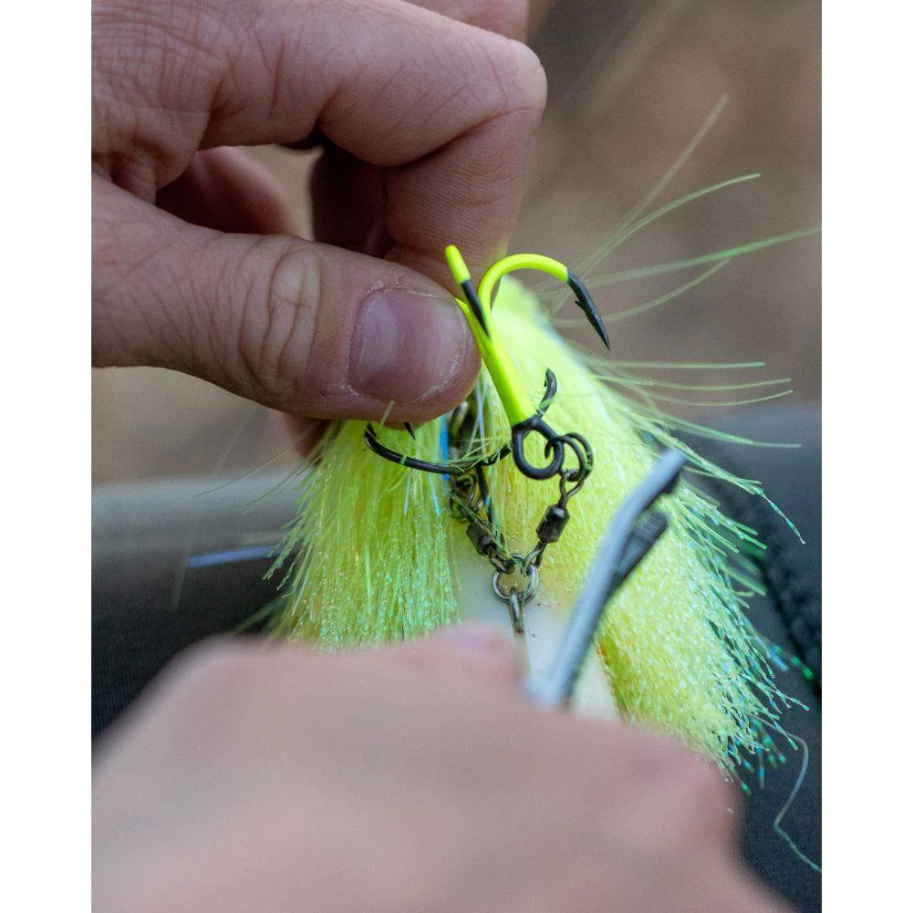 VMC 4551 UV Assorted Round Strong 3/0 Treble Hook x4 - Image 4