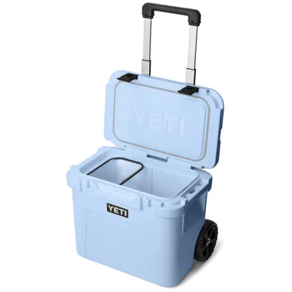 Yeti Roadie 32 Wheeled Cool Box (Big Sky Blue) - Image 3