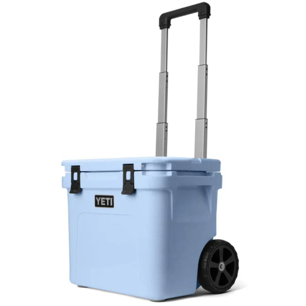 Yeti Roadie 32 Wheeled Cool Box (Big Sky Blue) - Image 4